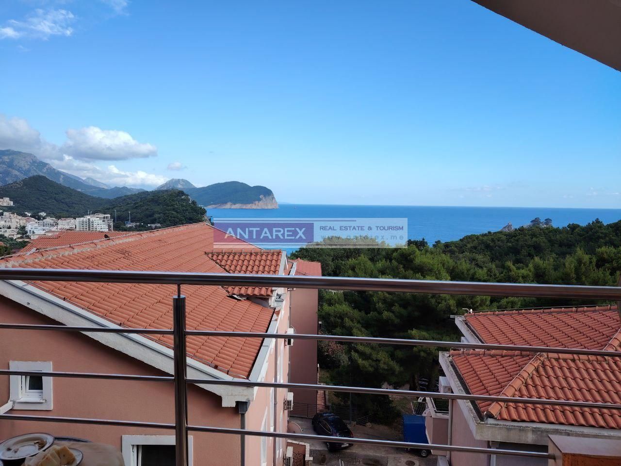 Apartment in Petrovac, Montenegro, 41 m² - picture 1