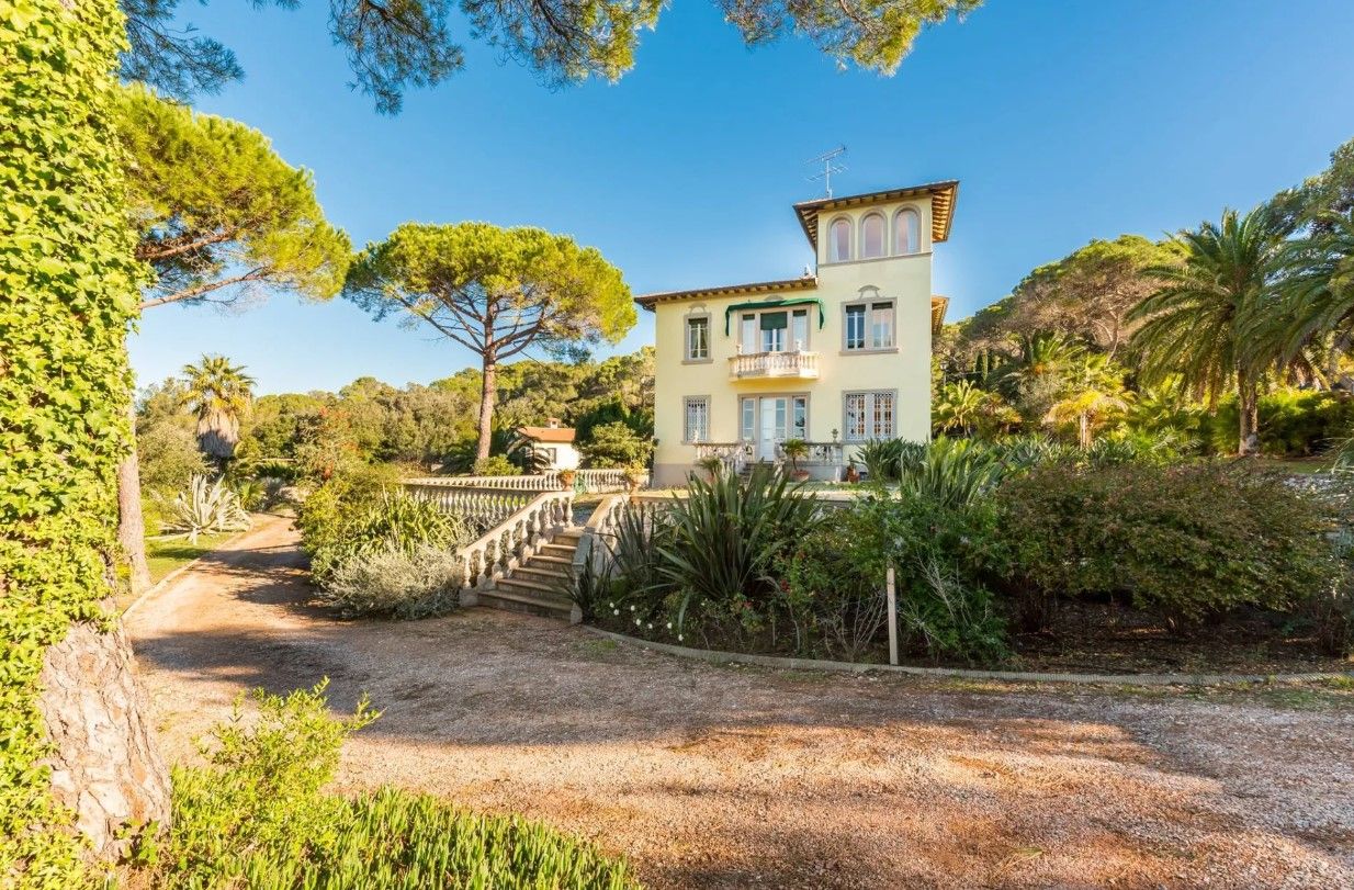 Villa in Castiglioncello, Italy, 560 m² - picture 1