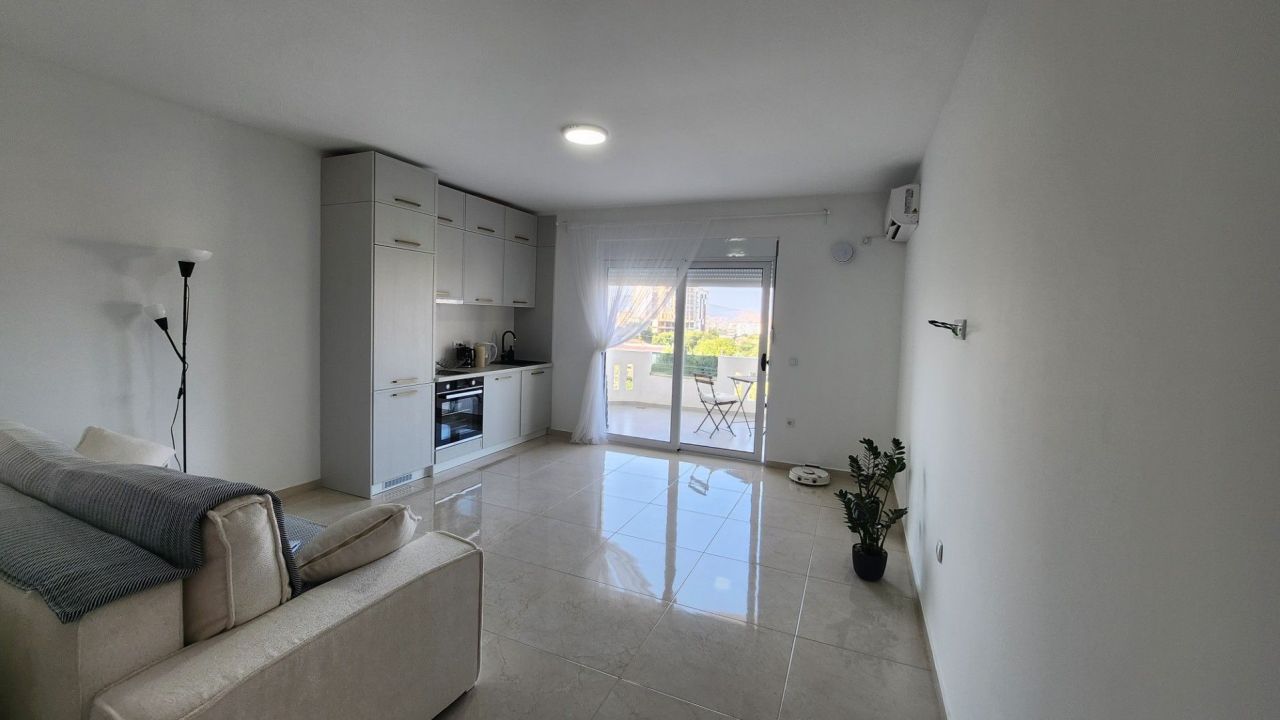 Flat in Bar, Montenegro, 55 m² - picture 1