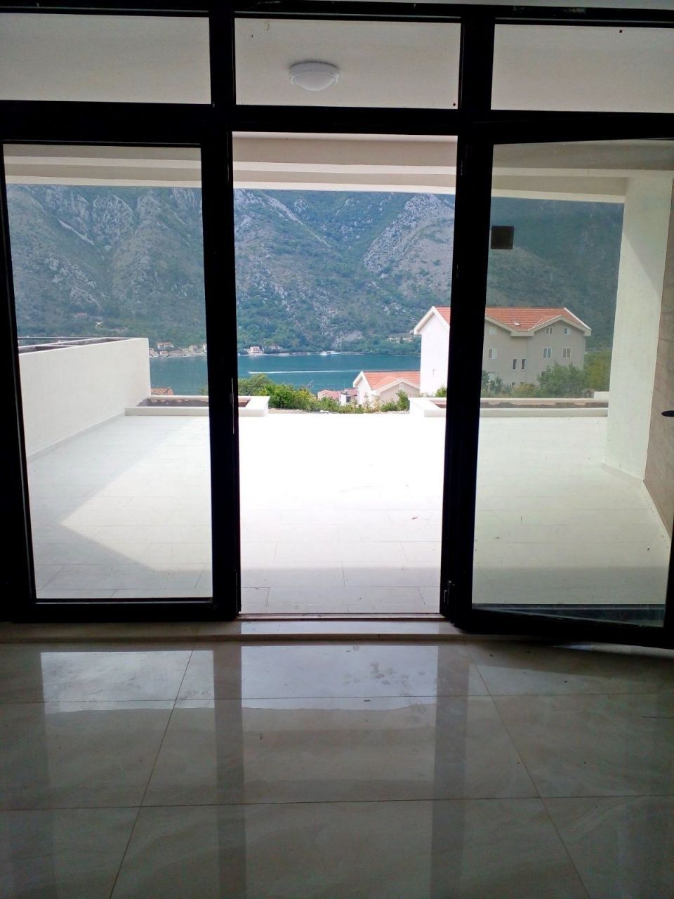 Appartement à Kotor, Monténégro, 54 m² - image 1