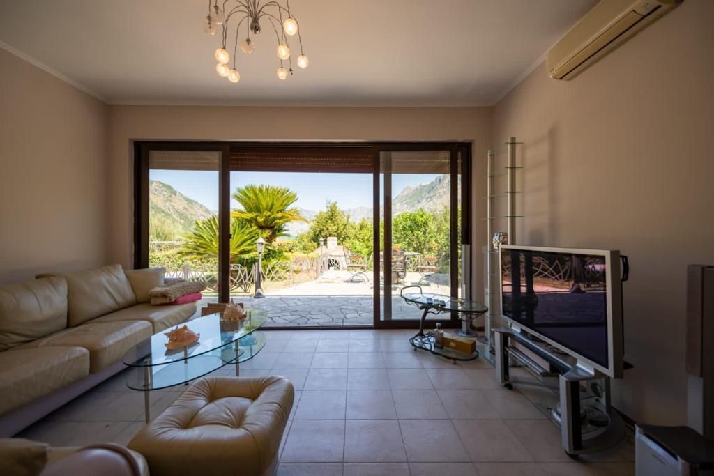 Villa in Kotor, Montenegro, 450 m² - picture 2