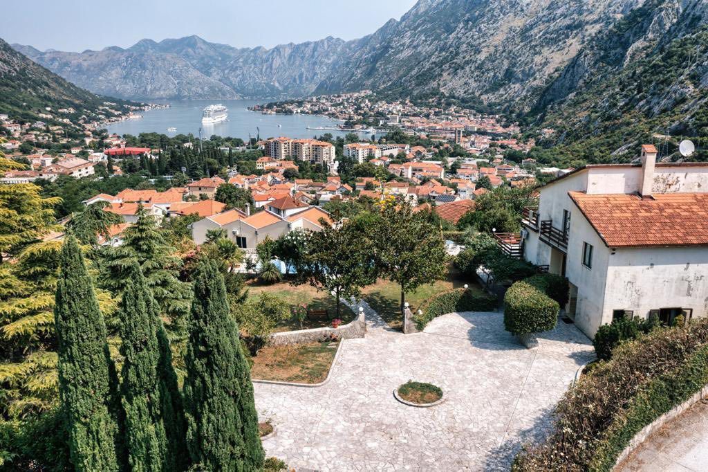 Villa à Kotor, Monténégro, 450 m² - image 1