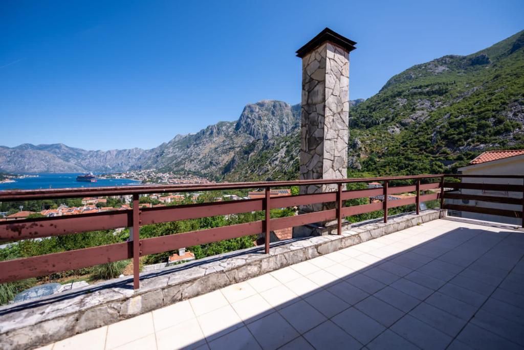 Villa in Kotor, Montenegro, 450 m² - picture 3