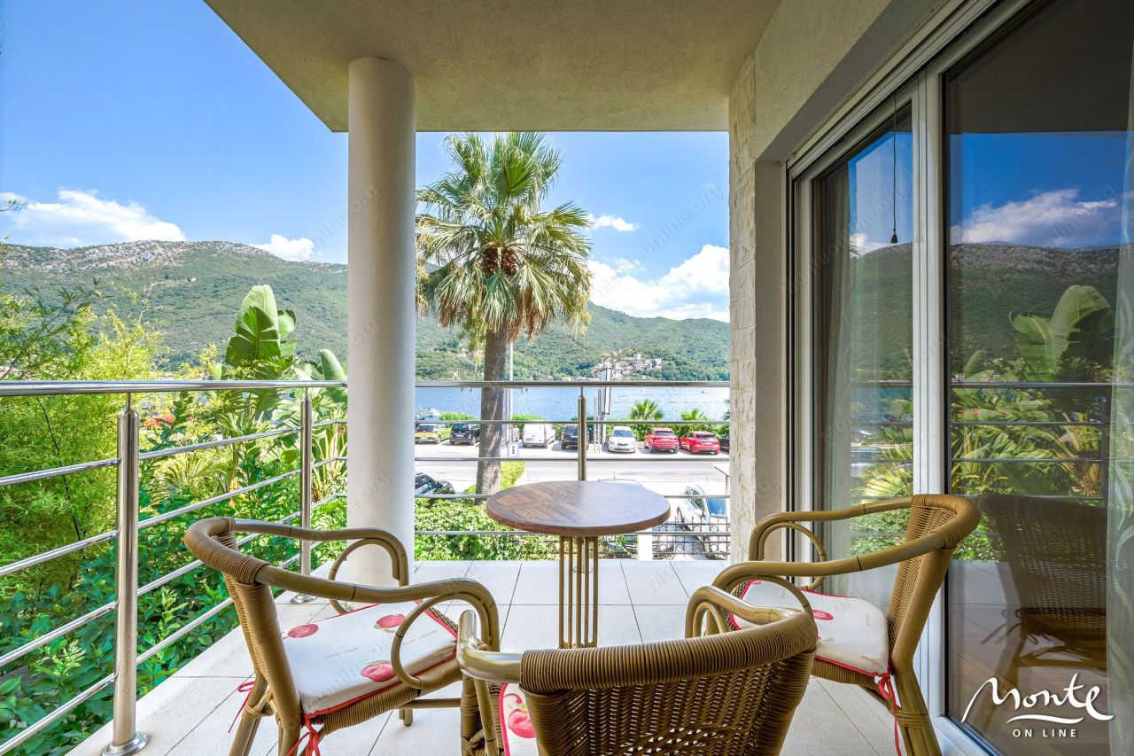 Flat in Herceg-Novi, Montenegro, 60 m² - picture 1