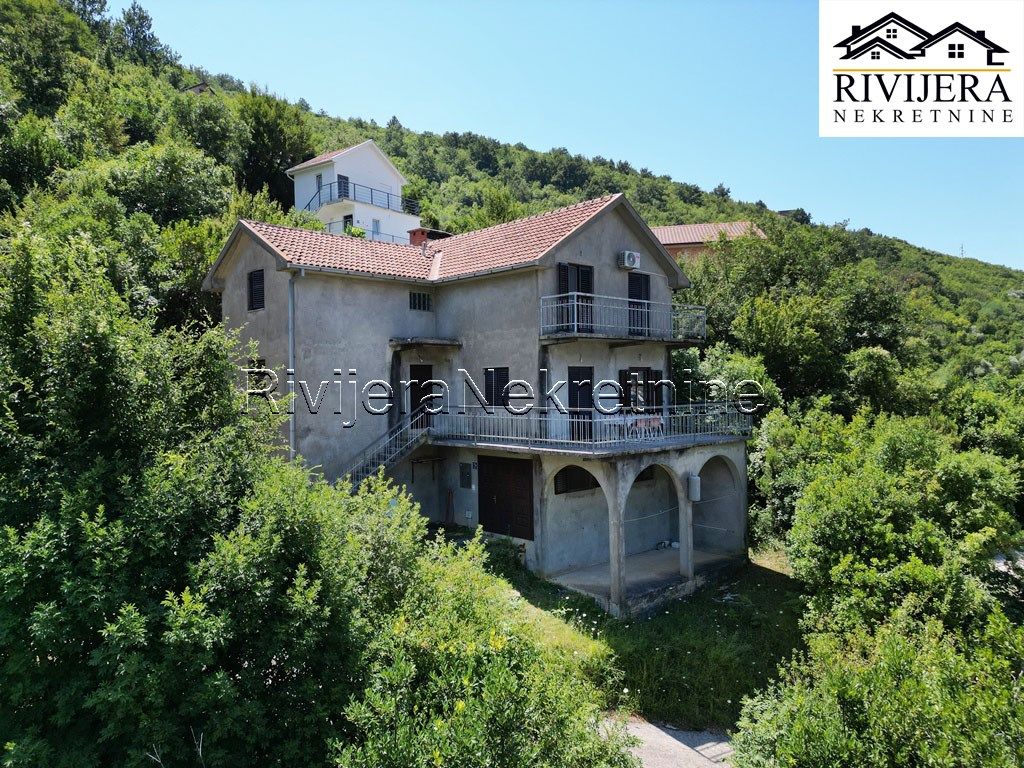 Haus in Herceg-Novi, Montenegro, 230 m² - Foto 1