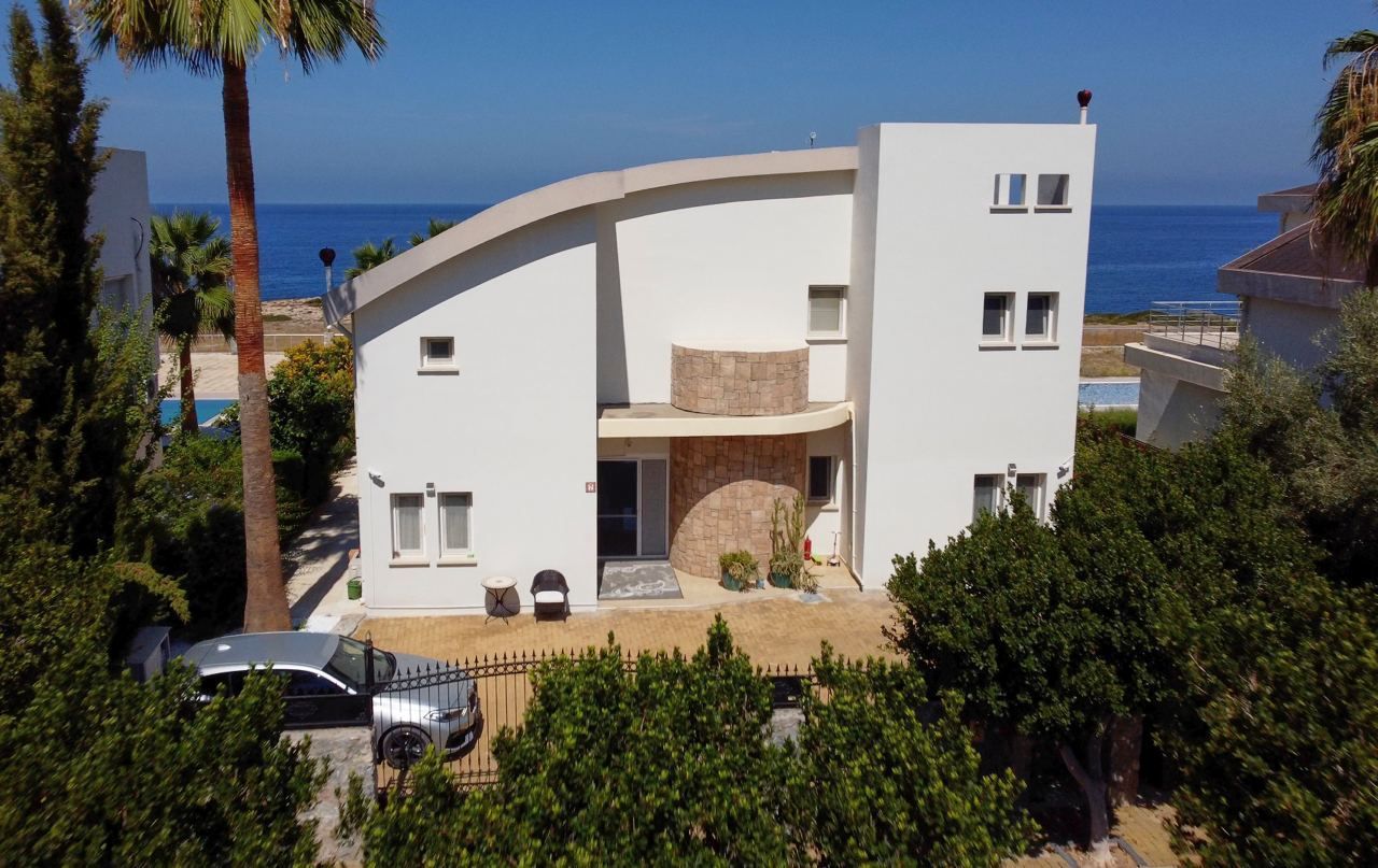 Villa en Famagusta, Chipre, 286 m² - imagen 1