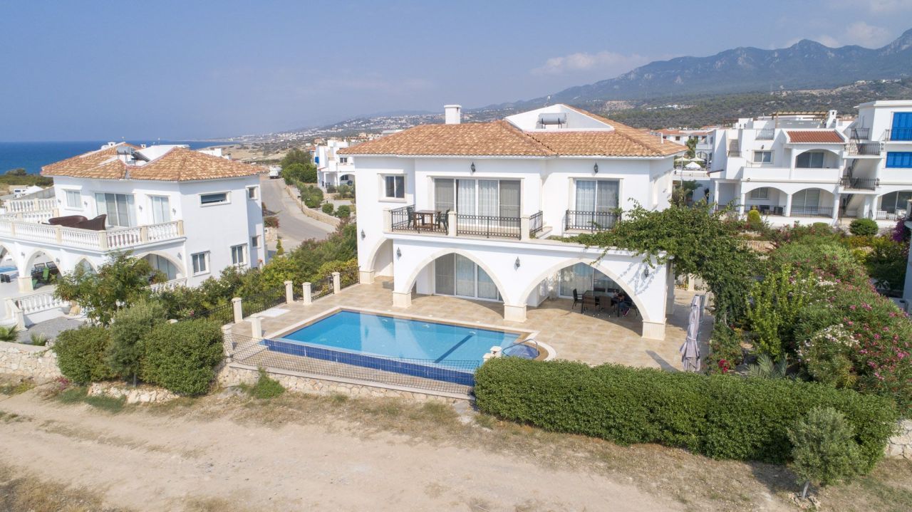 Villa à Esentepe, Chypre, 180 m² - image 1