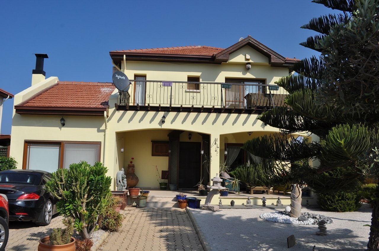 Villa in Alsancak, Zypern, 200 m² - Foto 1