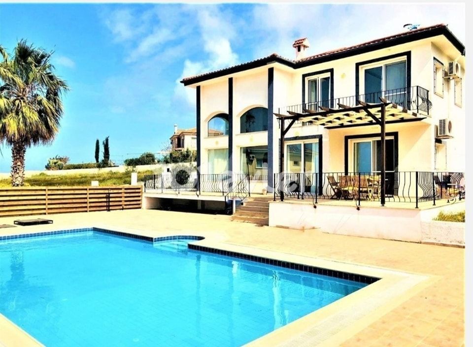 Villa en Kyrenia, Chipre, 286 m² - imagen 1