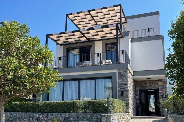 Villa en Alsancak, Chipre, 265 m² - imagen 1