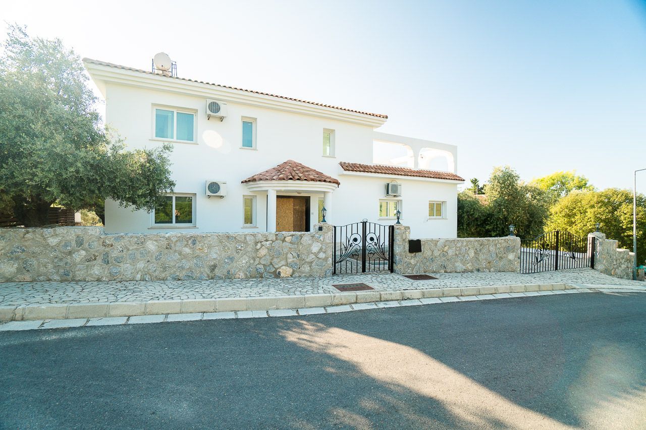 Villa à Kyrenia, Chypre, 220 m² - image 2