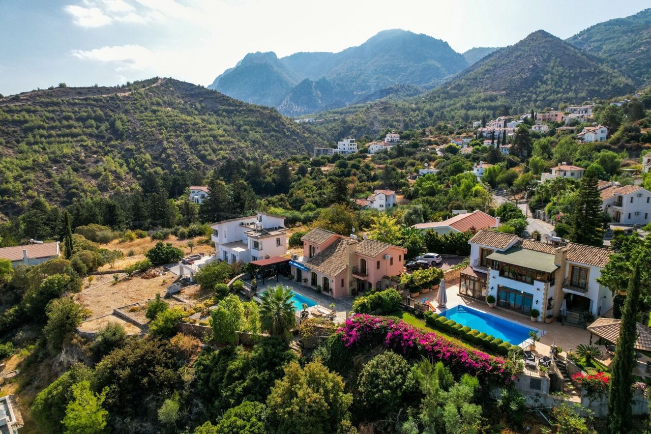 Villa en Alsancak, Chipre, 220 m² - imagen 2