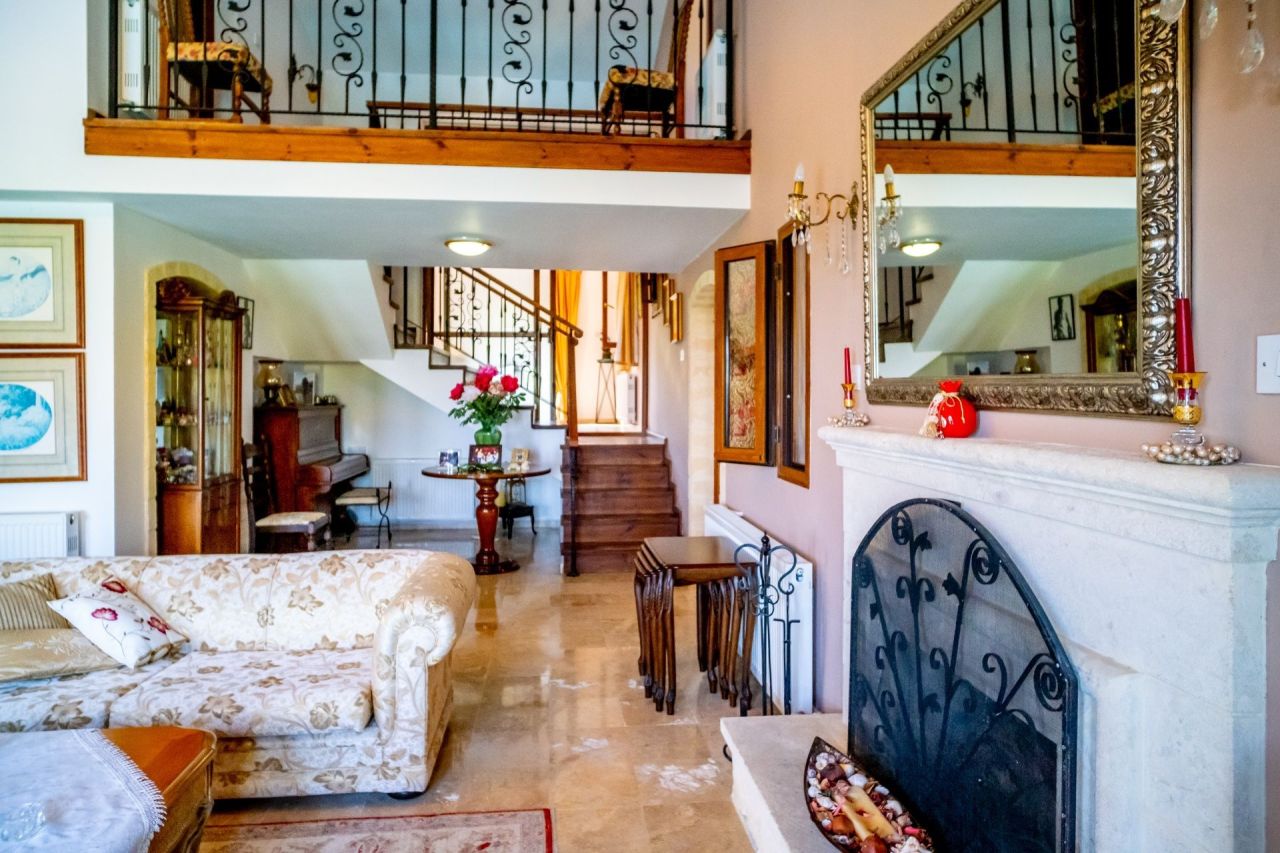 Villa en Alsancak, Chipre, 220 m² - imagen 11