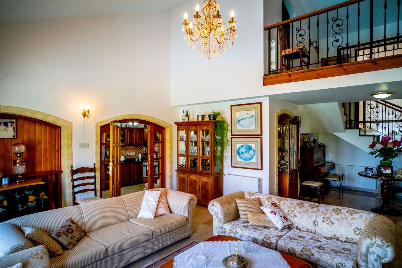 Villa en Alsancak, Chipre, 220 m² - imagen 12