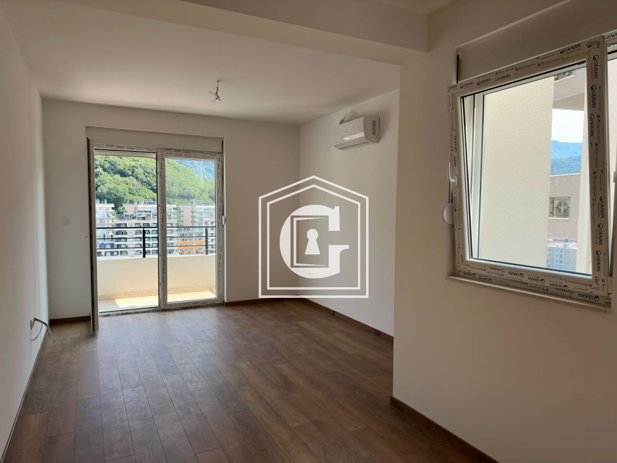 Apartment in Budva, Montenegro, 45 m² - picture 2