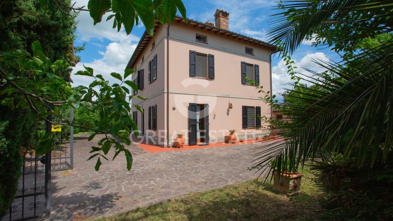 Villa in Castiglione del Lago, Italy, 262 m² - picture 1