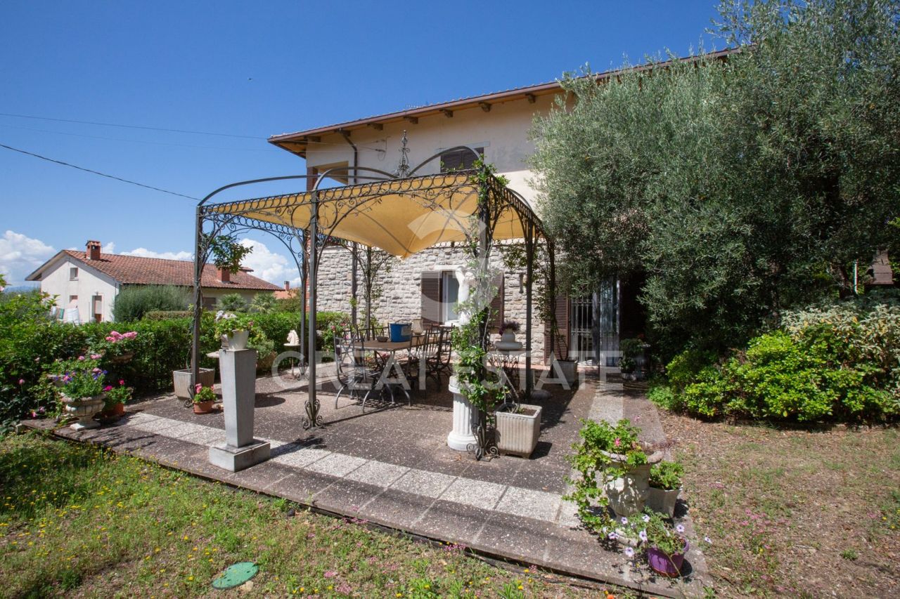 Villa à Passignano sul Trasimeno, Italie, 307.65 m² - image 1