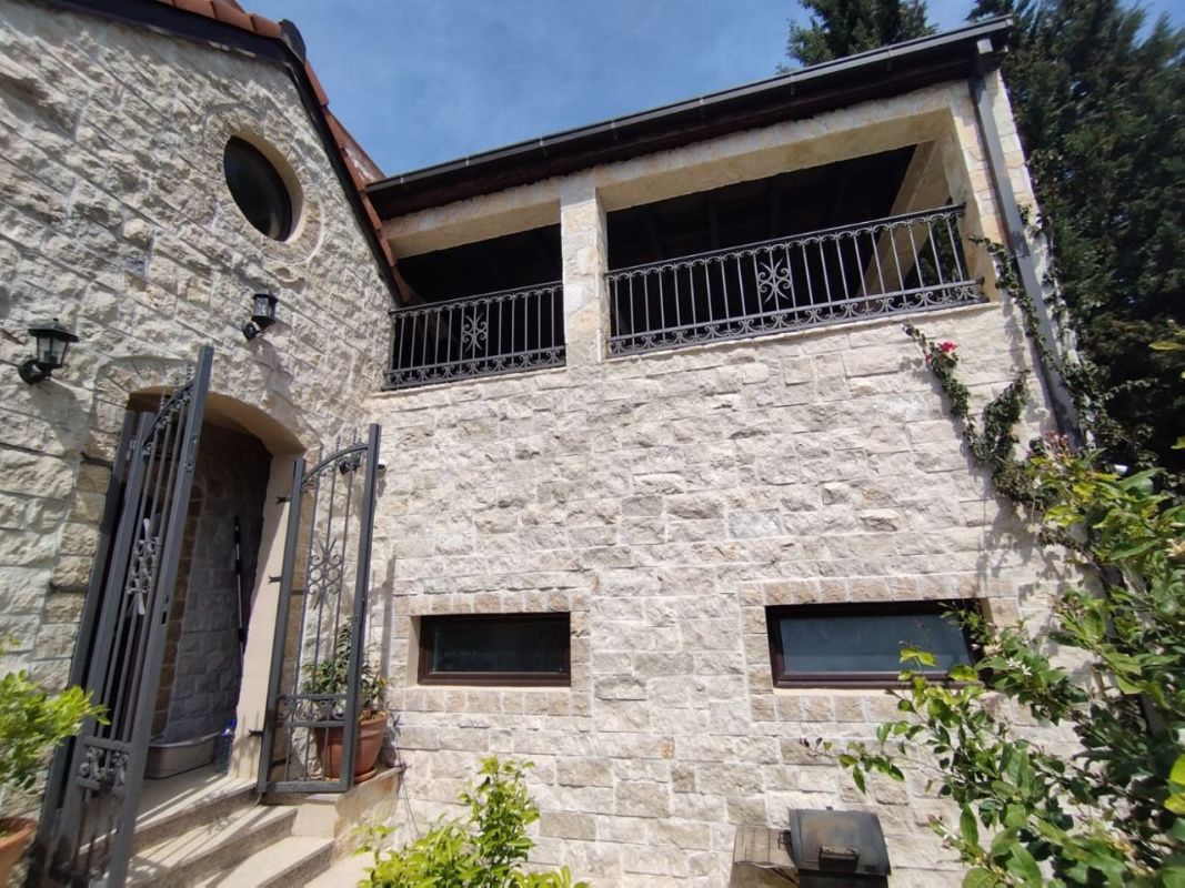 Casa en Sutomore, Montenegro, 200 m² - imagen 1