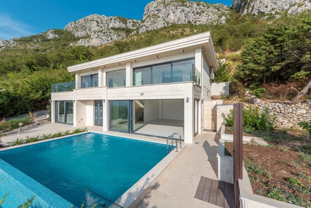 Villa en Budva, Montenegro, 304 m² - imagen 1