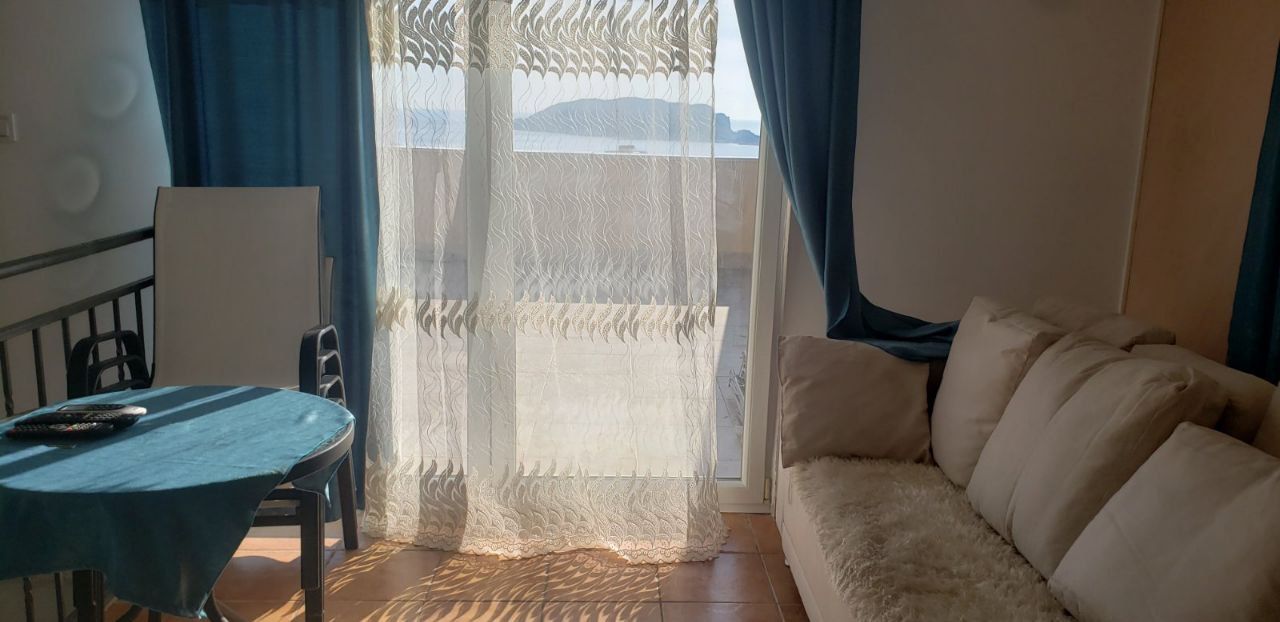 Piso en Budva, Montenegro, 160 m² - imagen 1