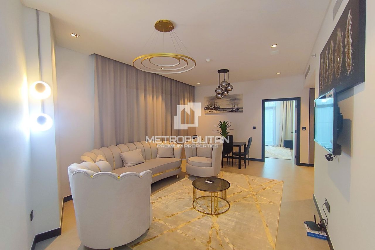 Apartment in Dubai, UAE, 60 m² - picture 1