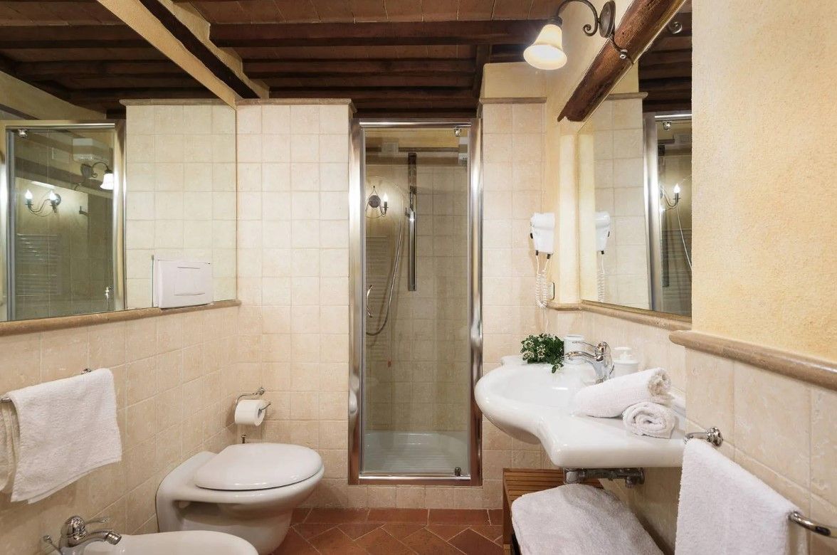 Casa lucrativa en Montalcino, Italia, 1 000 m² - imagen 10