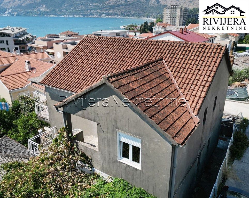 Haus in Herceg-Novi, Montenegro, 202 m² - Foto 1