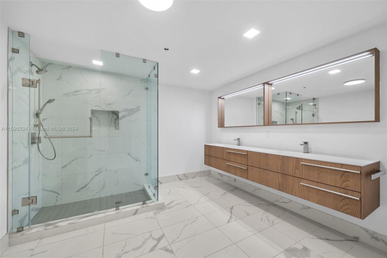 Flat in Miami, USA, 160 m² - picture 12