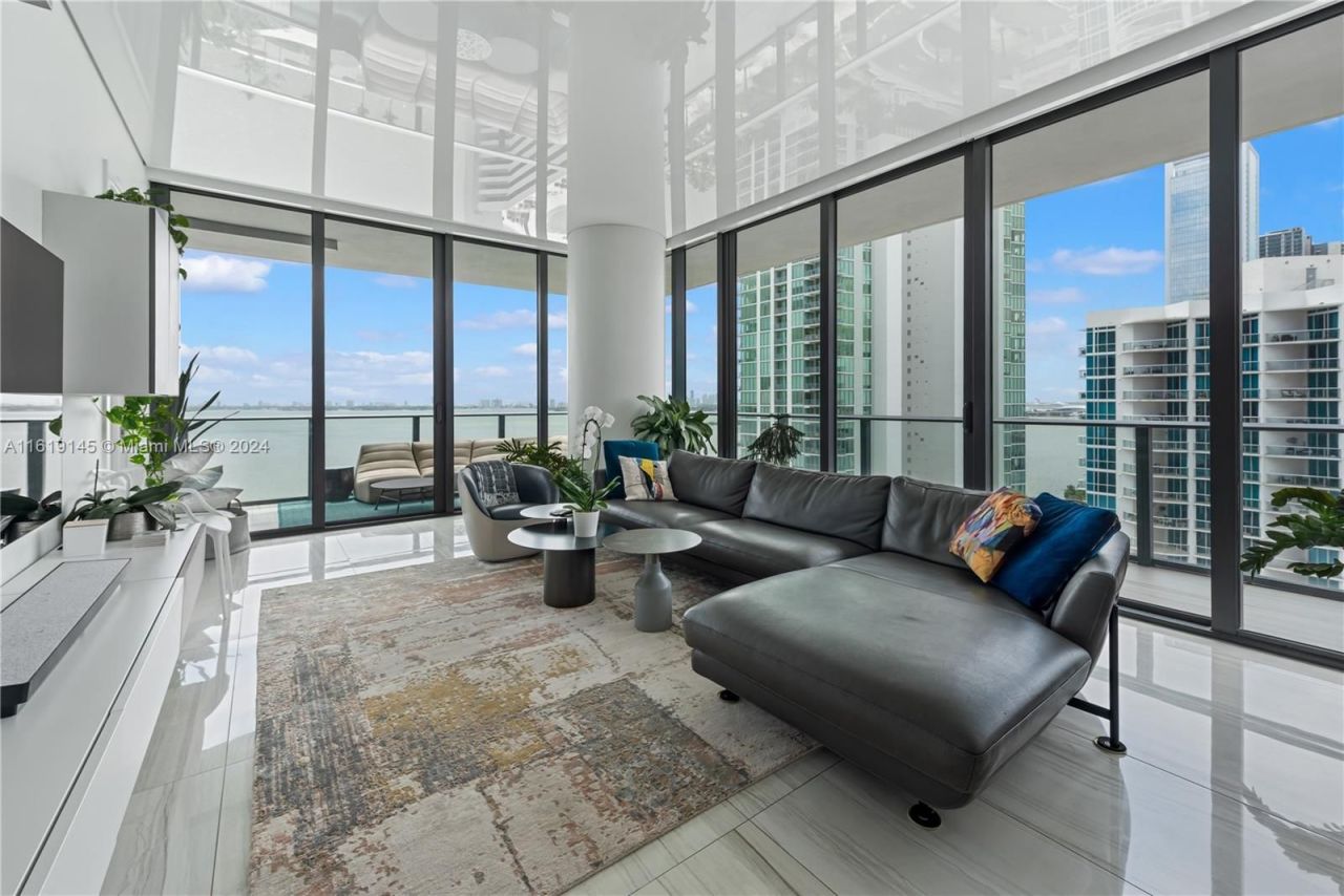 Flat in Miami, USA, 220 m² - picture 1