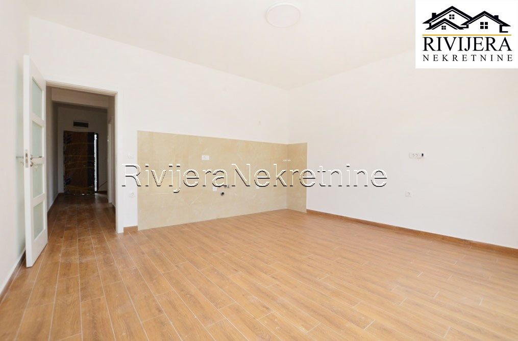Flat in Herceg-Novi, Montenegro, 47 m² - picture 2