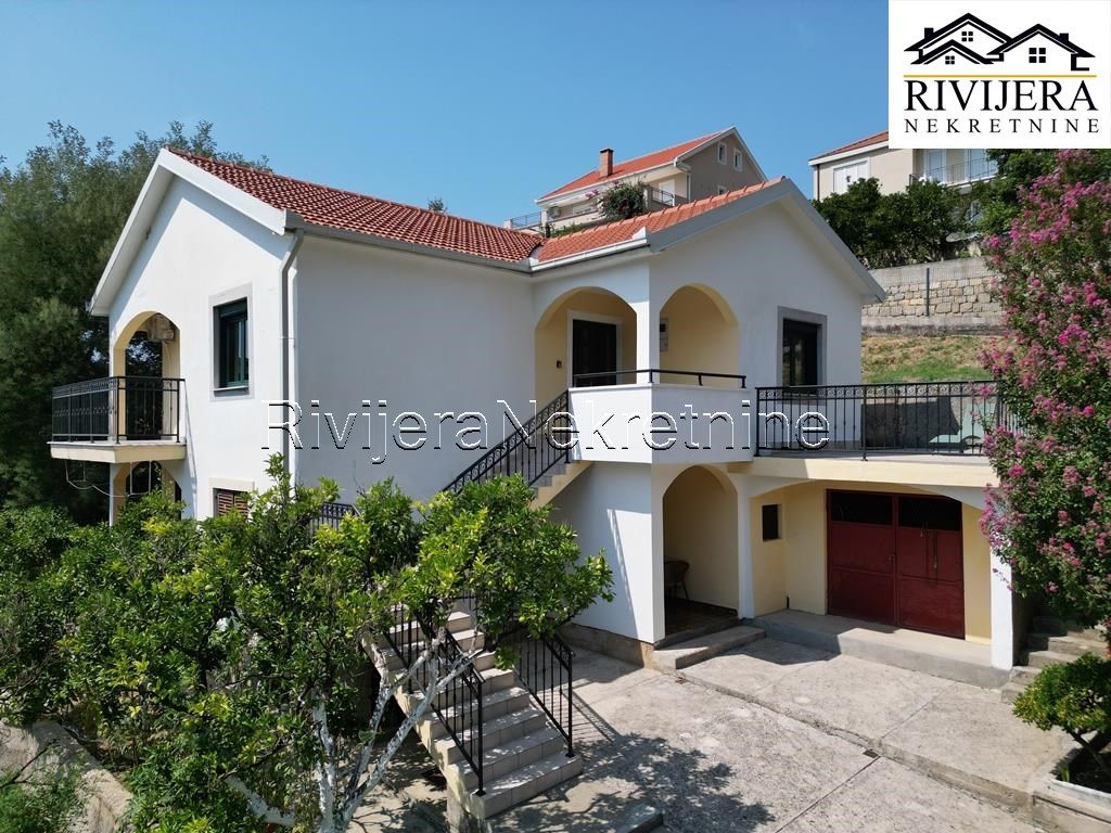 Haus in Herceg-Novi, Montenegro, 155 m² - Foto 1