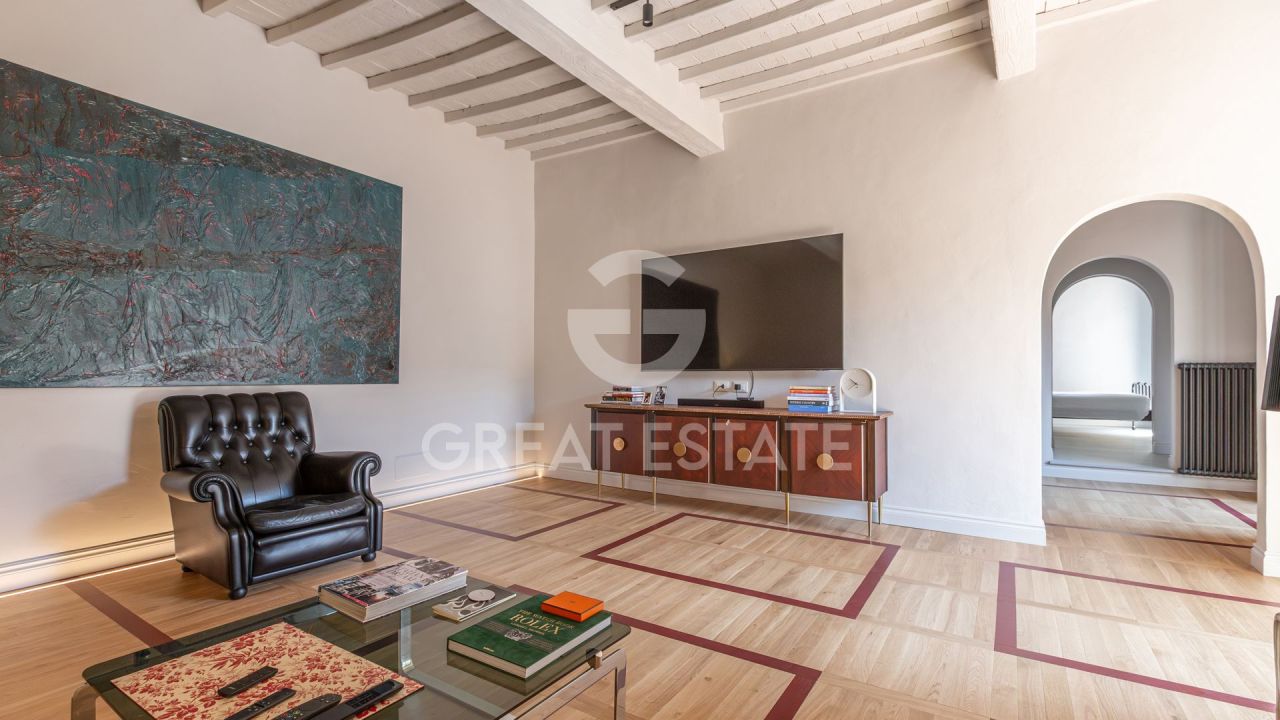 Apartamento Arezzo, Italia, 193.6 m² - imagen 1