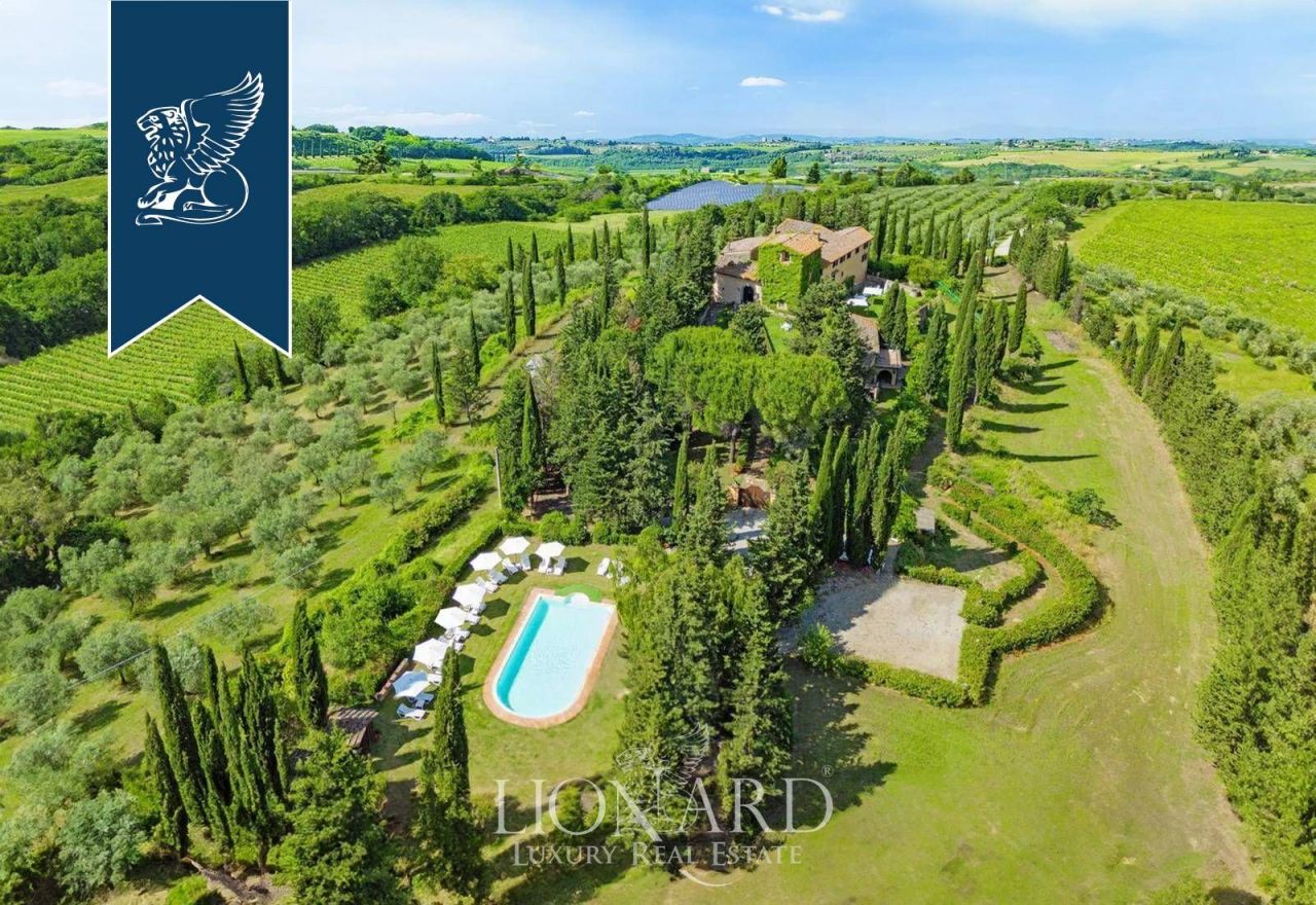 Granja en Florencia, Italia, 960 m² - imagen 1