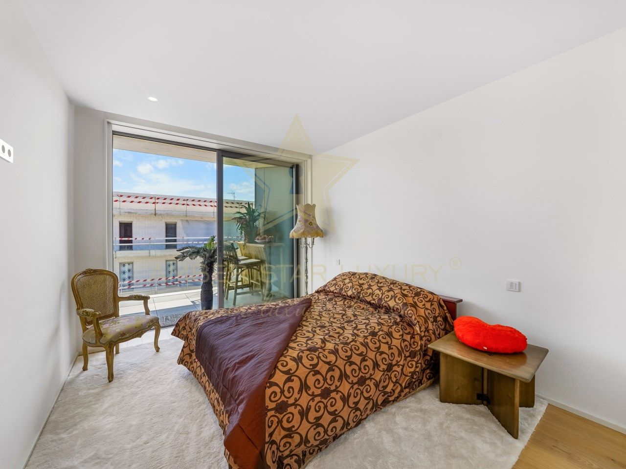 Apartment in Vila Nova de Gaia, Portugal, 135 m² - picture 7