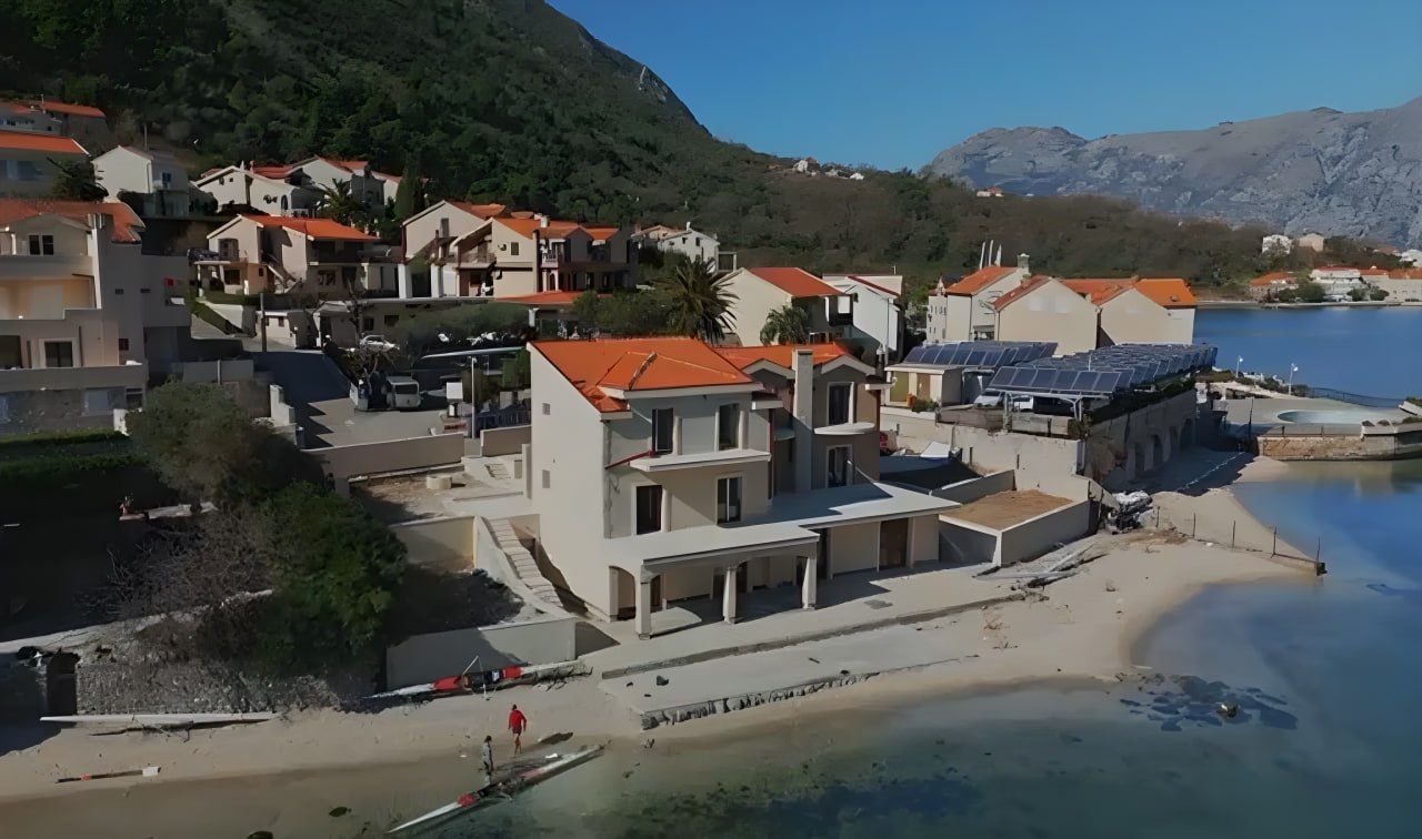 Villa in Prcanj, Montenegro, 500 m² - picture 1