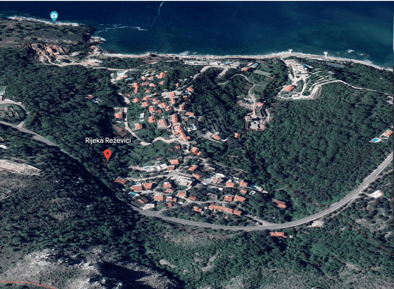 Terreno en Rezevici, Montenegro, 2 430 m² - imagen 1