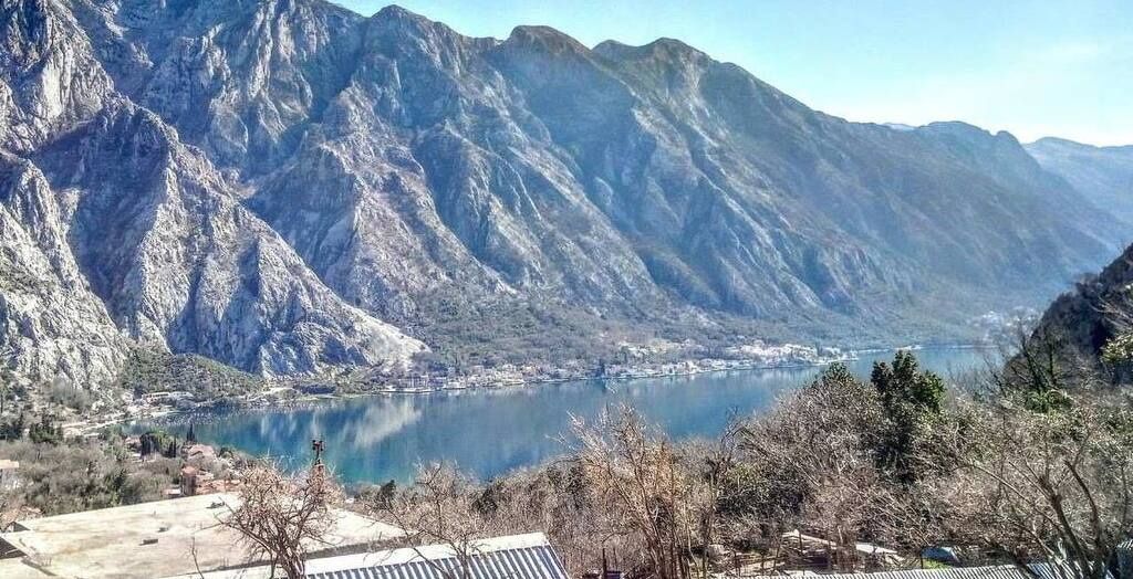 Grundstück in Kotor, Montenegro, 9 561 m² - Foto 1