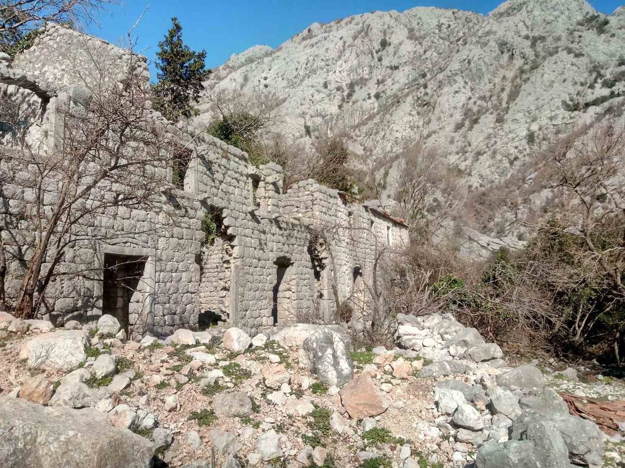 Land in Kotor, Montenegro, 9 561 m² - picture 2