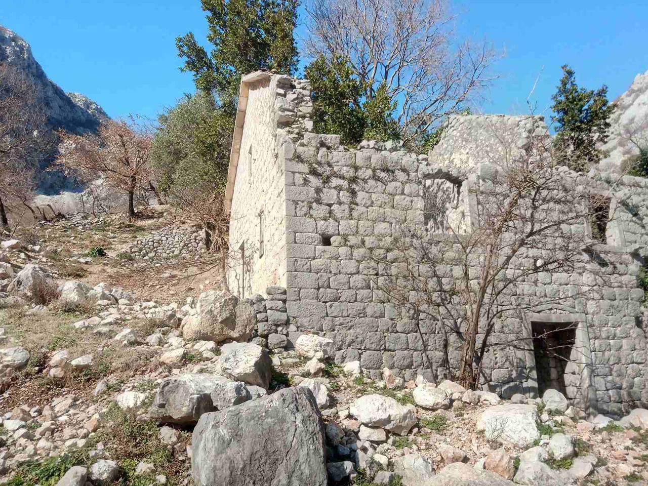 Land in Kotor, Montenegro, 9 561 m² - picture 4