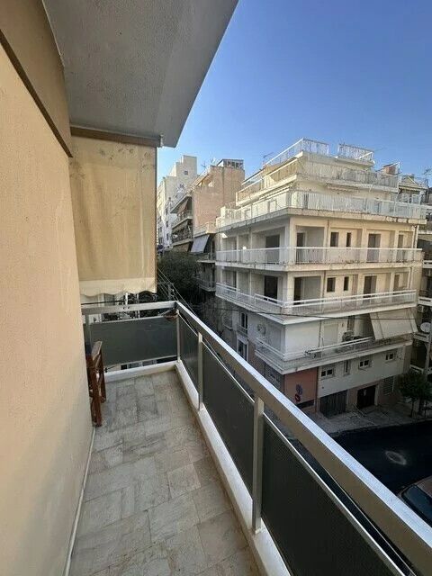 Flat in Pireas, Greece, 82 m² - picture 1