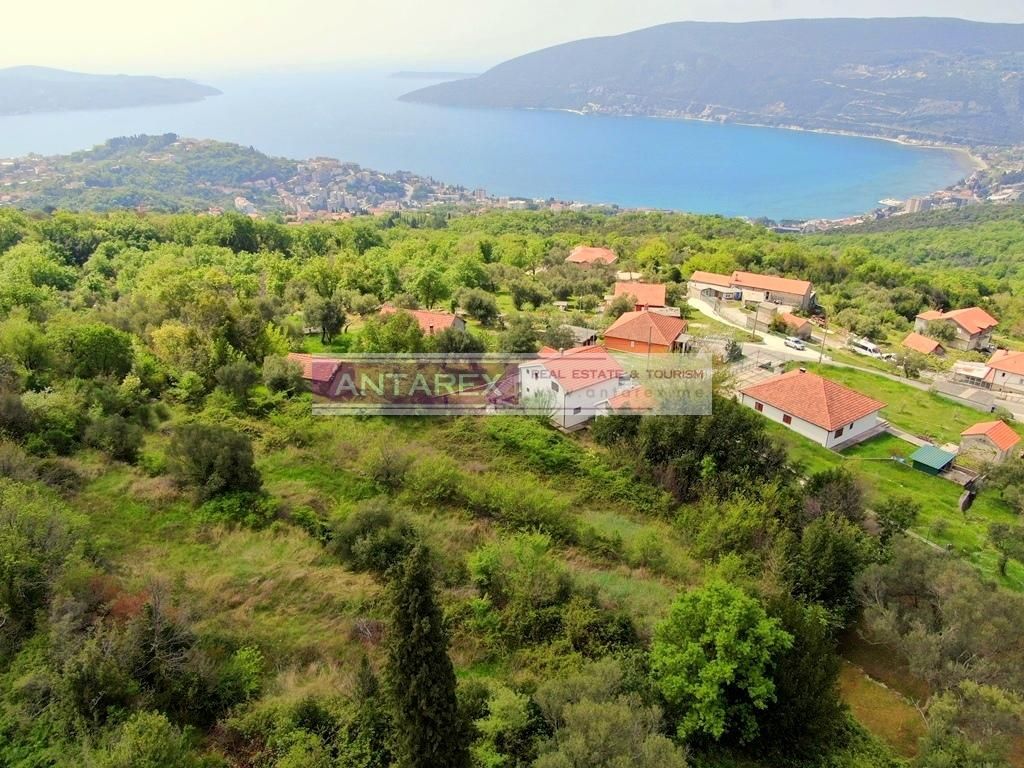 Grundstück in Herceg-Novi, Montenegro, 2 306 m² - Foto 1