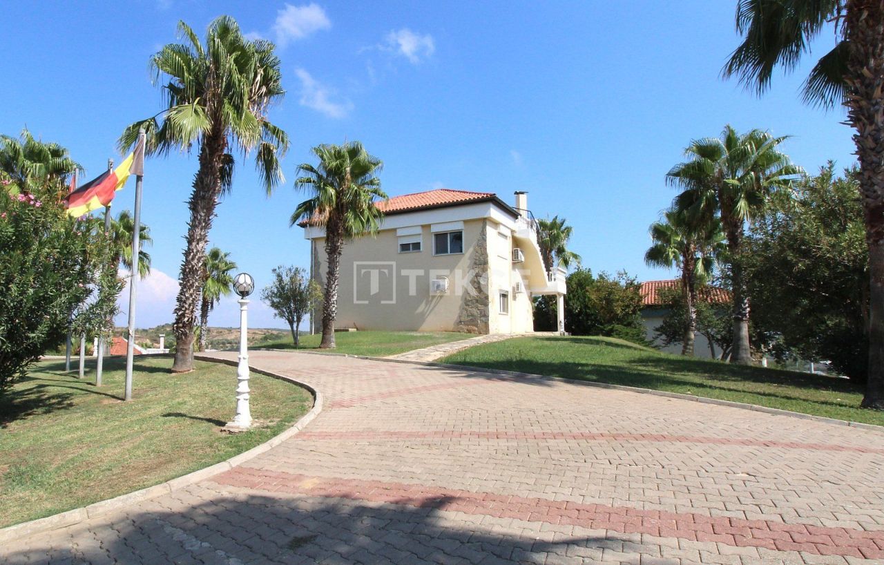 Villa in Serik, Türkei, 235 m² - Foto 1