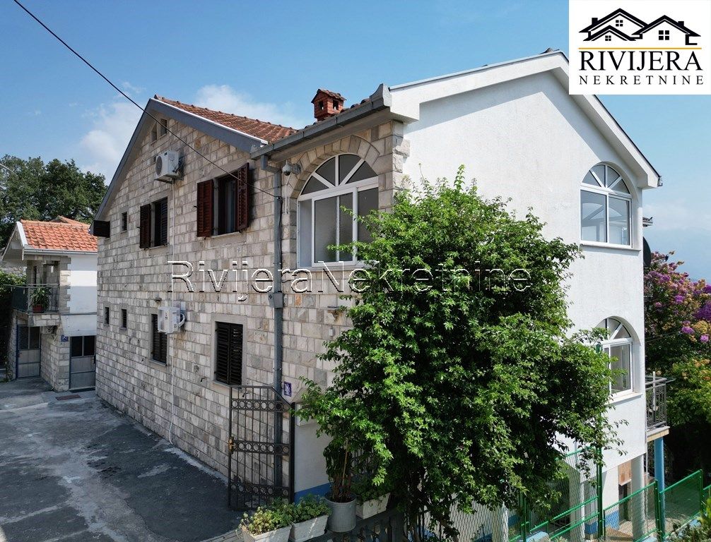 Haus in Herceg-Novi, Montenegro, 365 m² - Foto 1