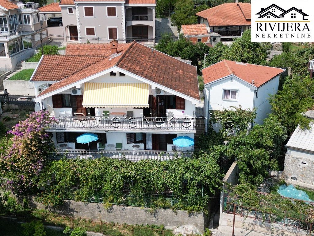 Casa en Herceg-Novi, Montenegro, 365 m² - imagen 4