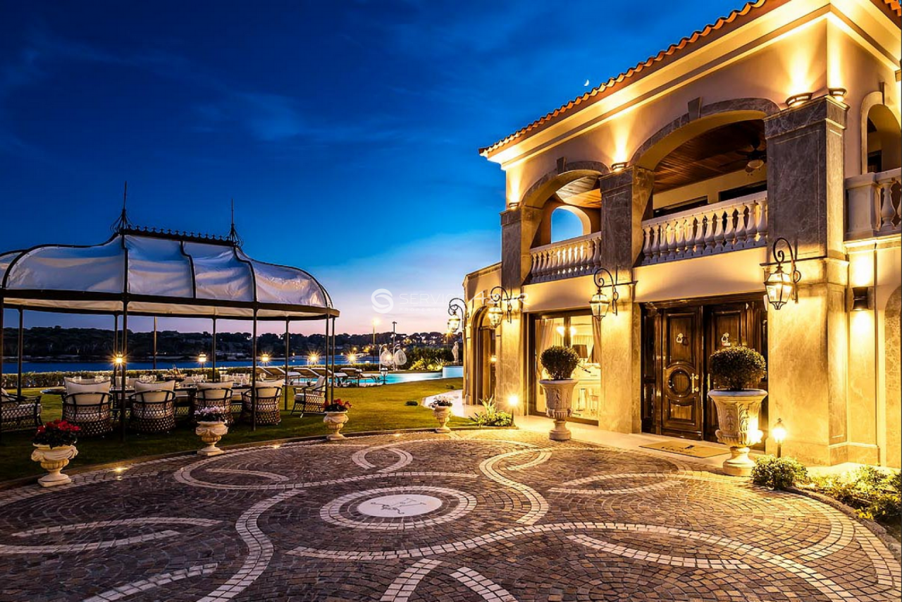 Villa à Antibes, France, 1 300 m² - image 4