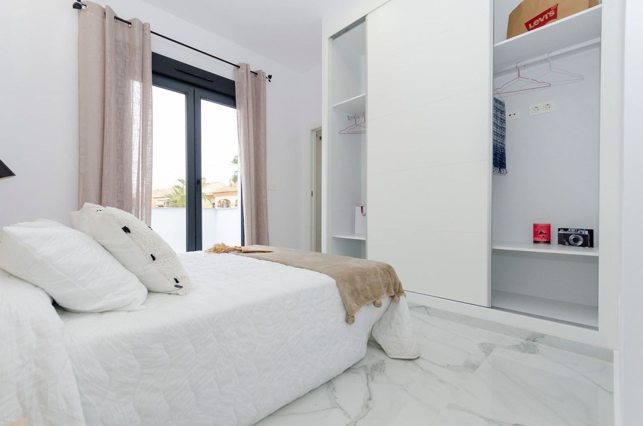 Villa à Torrevieja, Espagne, 116 m² - image 14