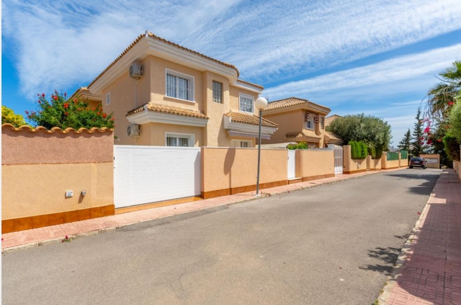 Villa in Torrevieja, Spanien, 120 m² - Foto 1