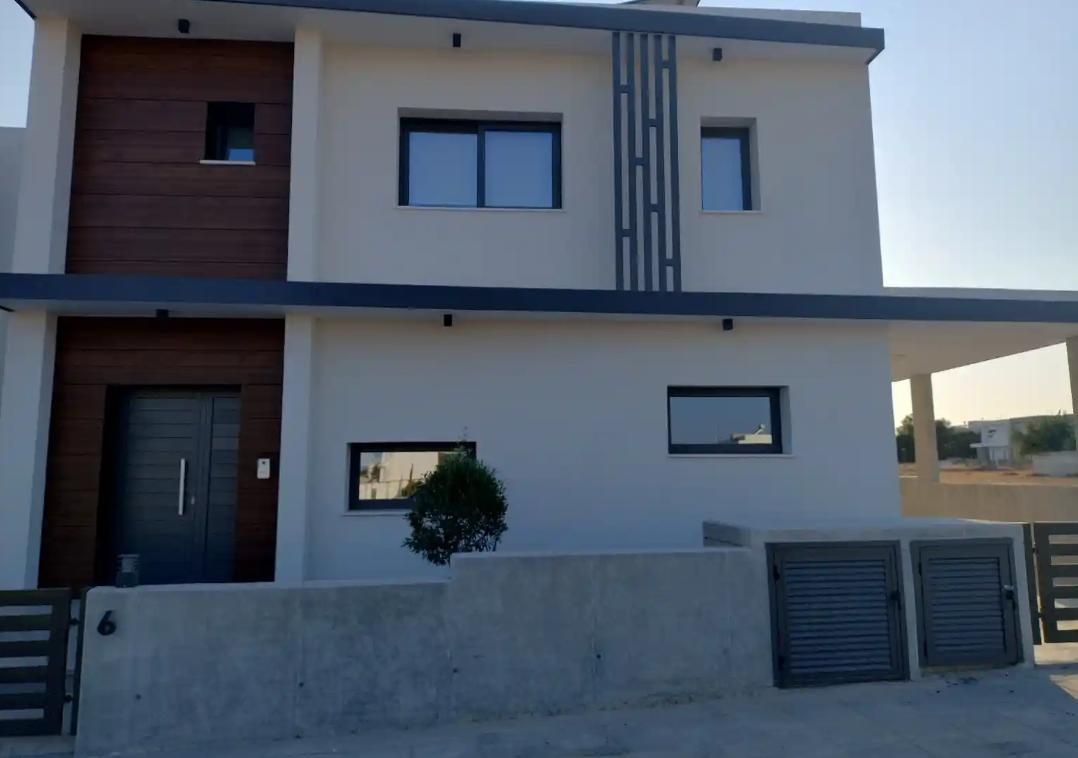 Casa en Lárnaca, Chipre, 350 m² - imagen 1