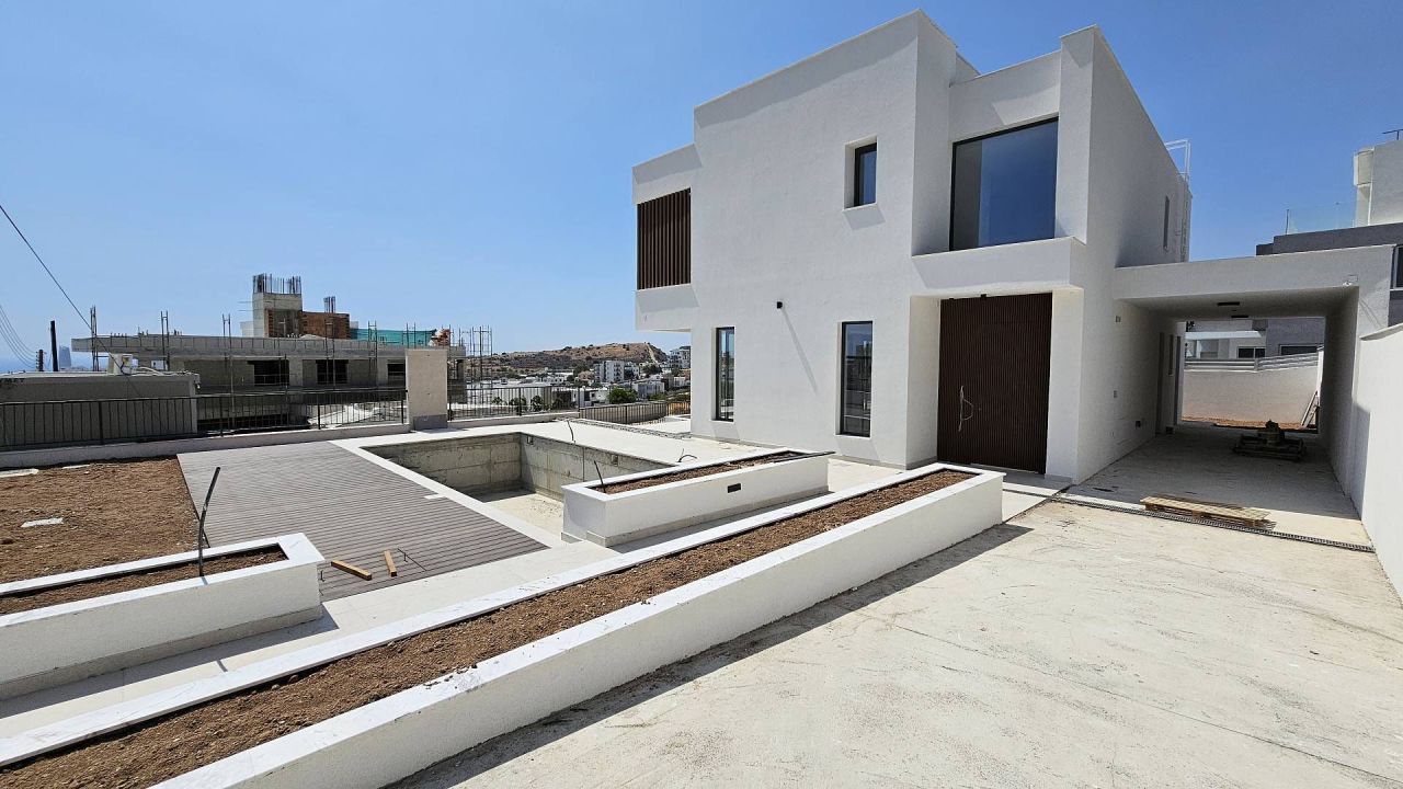 Maison à Agios Athanasios, Chypre, 351 m² - image 1