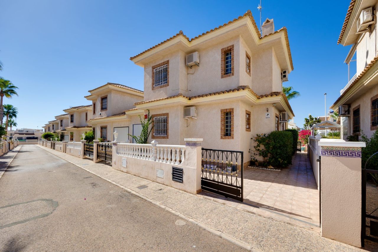 Villa in Orihuela Costa, Spain, 118 m² - picture 1